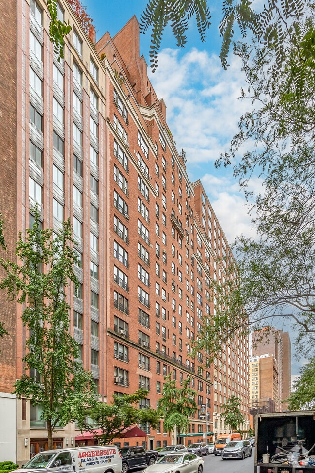 Photo - 320 E 72nd St