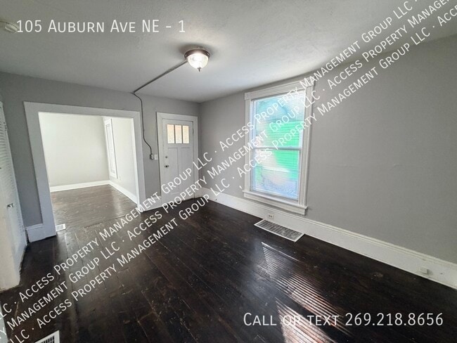 Photo - 105 Auburn Ave NE