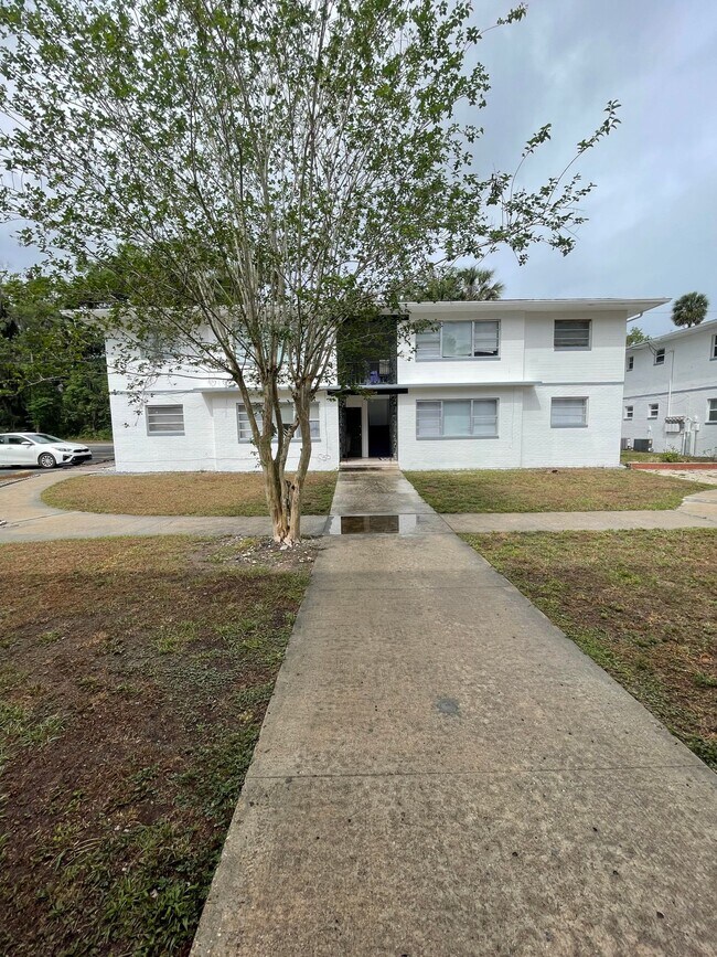 Photo - 2 Bedroom 1.5 Bath in the Heart of Downtow... Unit (320)1