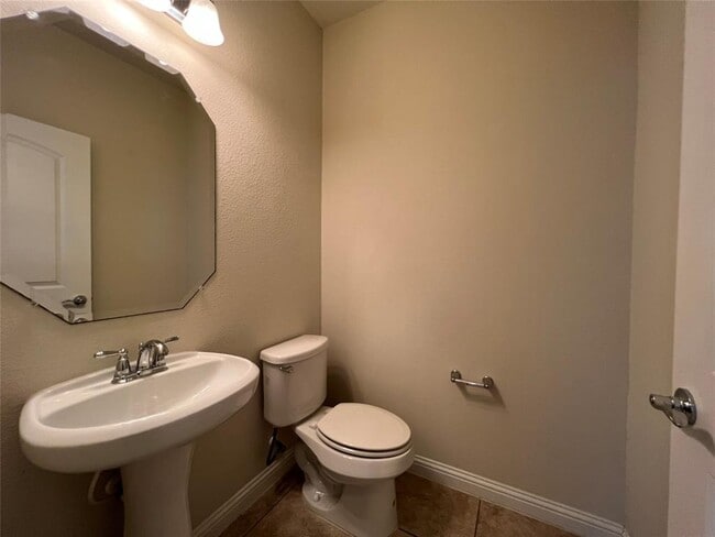 Photo - 1325 Meadowsouth Ln