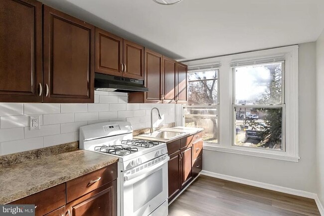 Photo - 212 Warren St