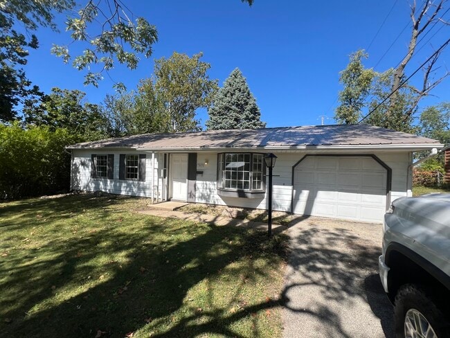 Building Photo - 923 Hillside Dr