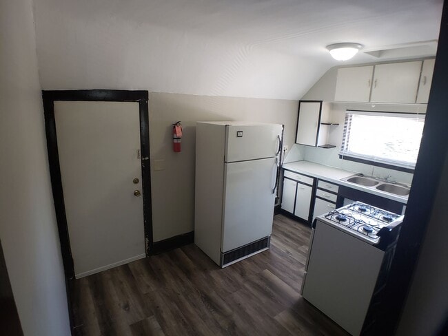 Photo - Cozy 2 Bedroom 1 bath Upstairs with Garage