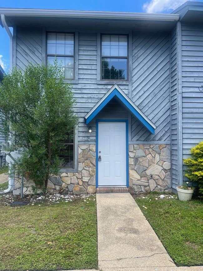 Building Photo - POOL-VIEW/ ACCESS - 2 Bedroom 1.5 Bath Tow... Rental