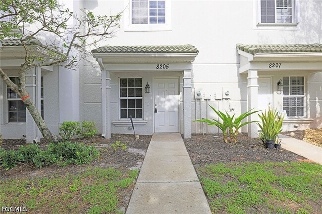Building Photo - 8205 Pacific Beach Dr
