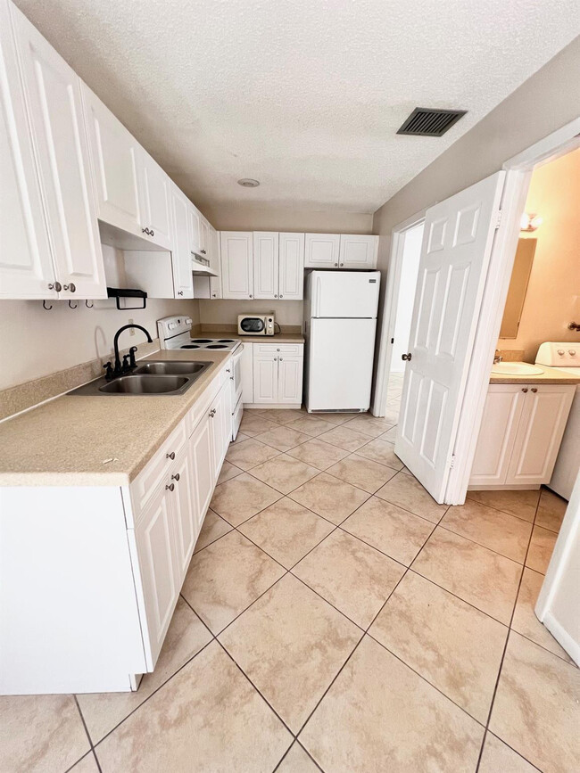 Photo - 2002 S 10th St