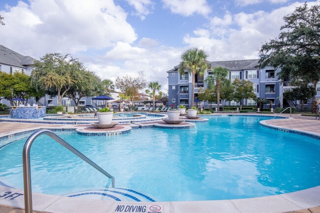 Building Photo - Mandalay At Shadow Lake Rental
