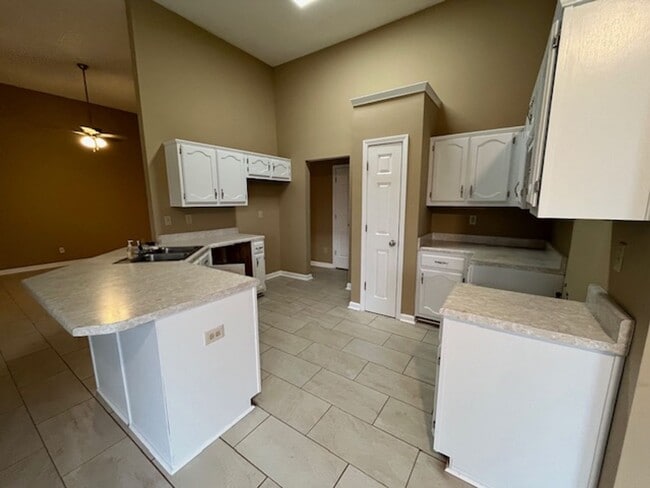 Photo - Renovated 3 Bedroom 2 Bath Home with 2 Car Garage for Rent!!