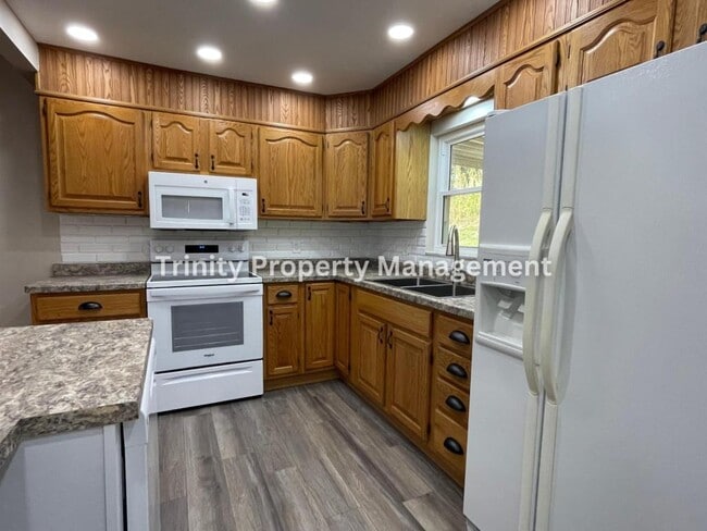 Photo - 305 Michael St