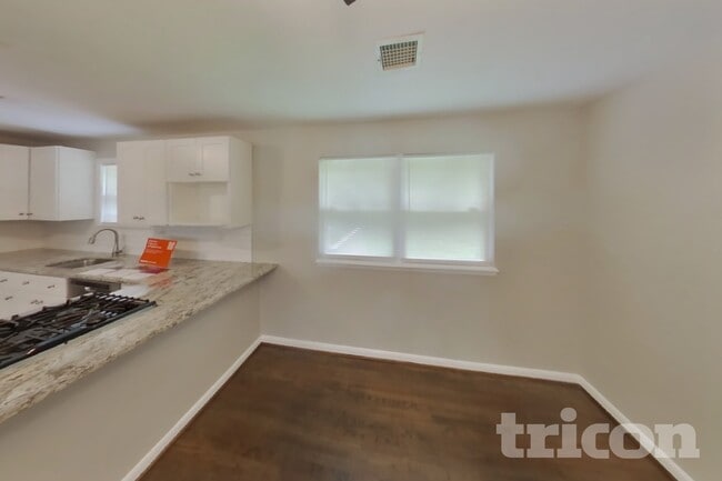 Photo - 3814 Collier Rd