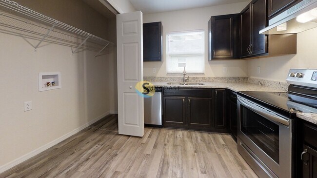 Photo - Brand New 2/2 - Move in Ready in Silver Sp... Unidad 3
