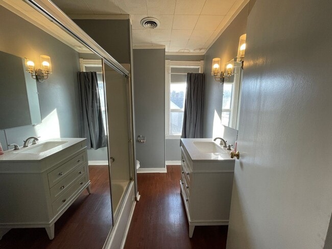 Photo - 643 1/2-580-582 State St Unit 580 1/2 State Street