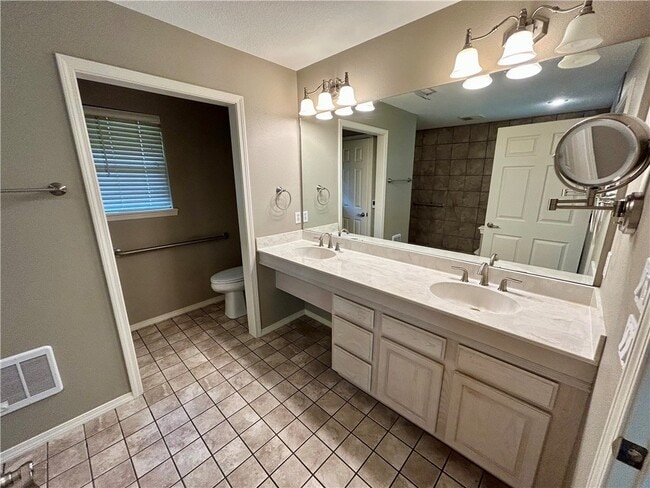 Photo - 1826 N Glenbrook Pl