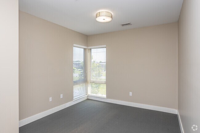 1BR, 1BA - 610 SF - Bedroom
