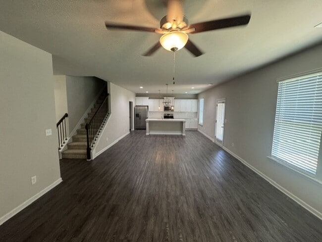 1156 Burgundy Dr