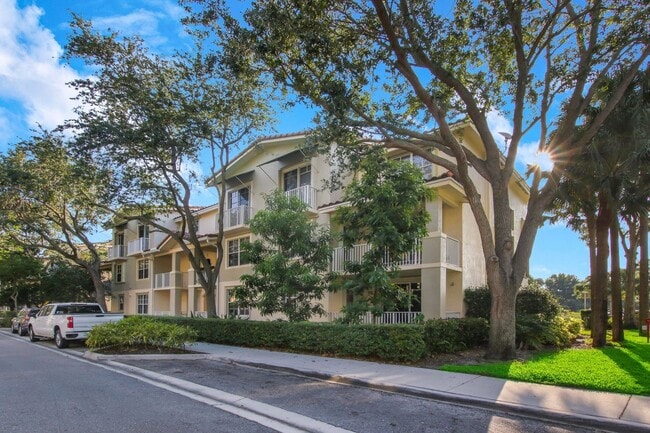 Chancellor Drive View - Front - 4851 Chancellor Dr