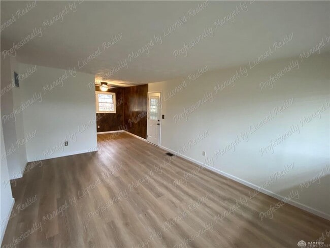 Photo - 563 Buttercup Ave