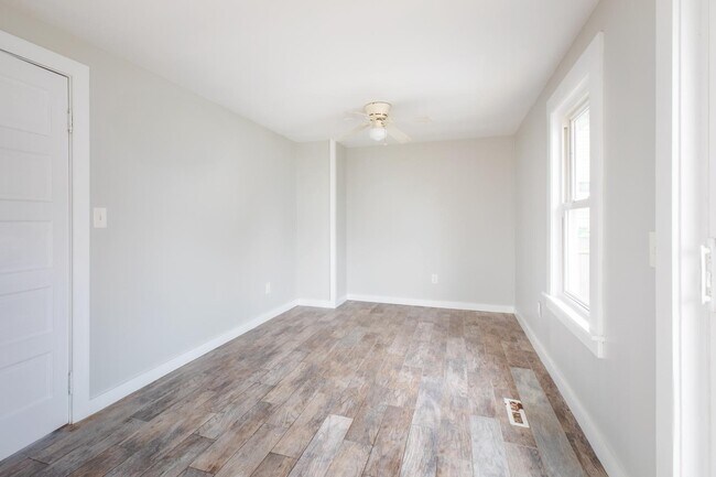 Photo - 140 Ashworth Ave