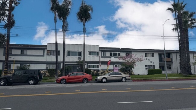 Building Photo - 6335 Whitsett Ave Unit 19