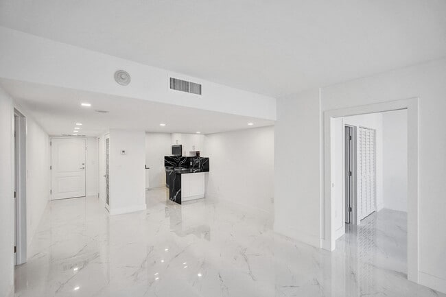 Photo - 3625 N Country Club Dr Unidad # 2310