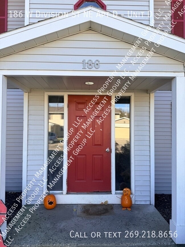 Building Photo - 186 W Division St NE Unit D