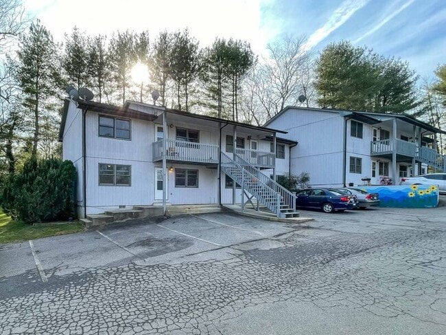 Building Photo - 20 Brookdale Rd
