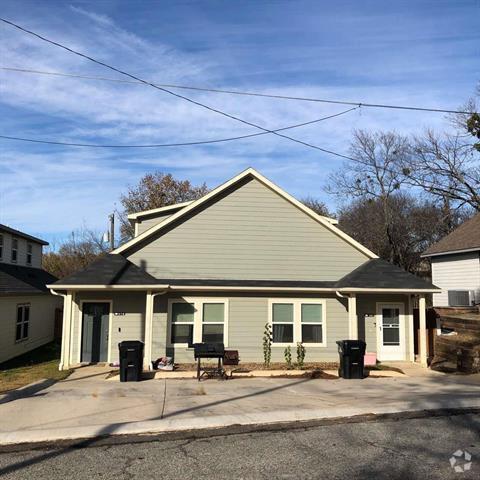 Building Photo - 419 E Elm St Rental