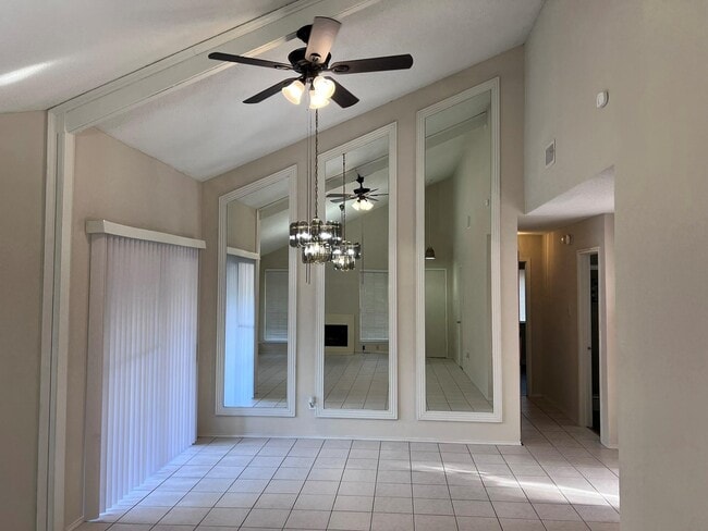 Photo - 15811 Beechnut St