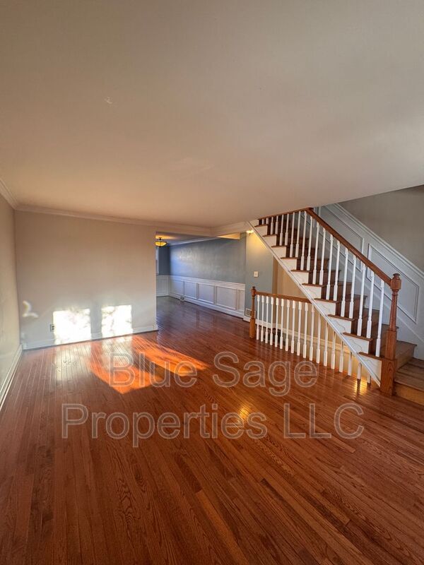 Photo - 227 Pine St