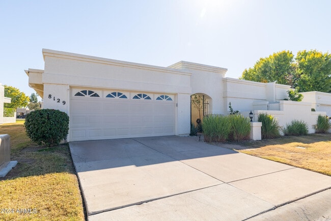 Building Photo - 8129 E Del Laton Dr Rental