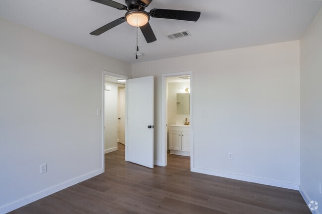 3BR, 2BA - 973SF - Primary Bedroom