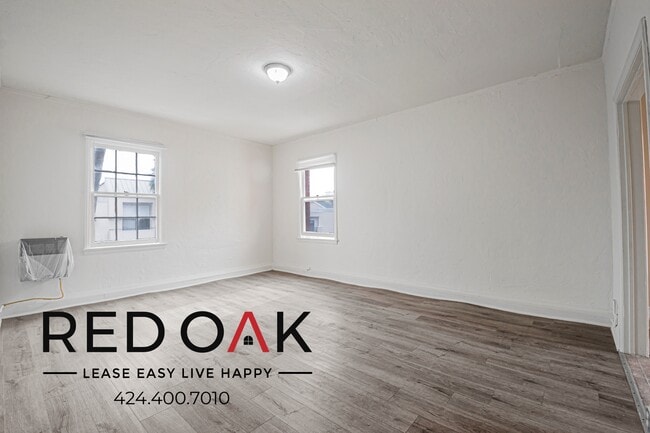 Building Photo - 329 S Manhattan Pl Unit 301