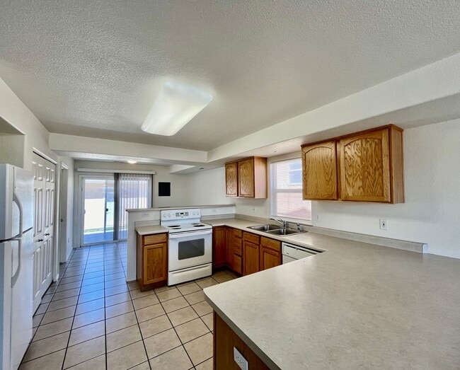 Photo - Nichols 1216-1218 Unit 1218