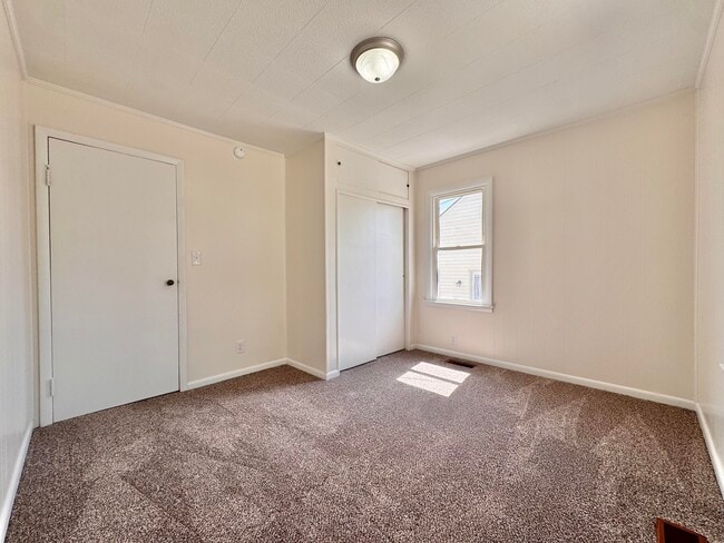 Photo - 107 N Robbins Ct
