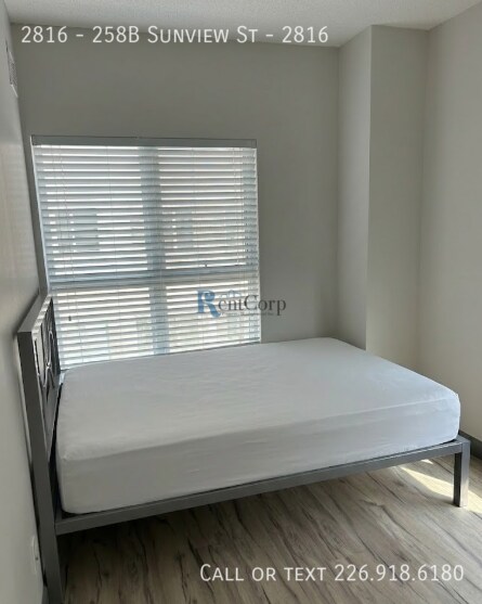 Photo - 258B-258B Sunview St