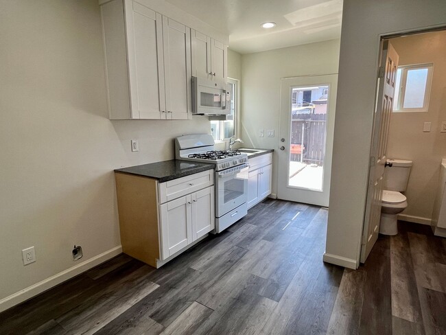 Building Photo - 1 Bedroom 1 Bath Granny Flat Rental