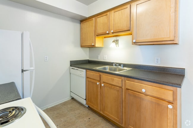 2 BR, 1 BA - 864 SF - Newport Park Apartments