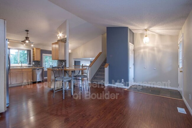 Photo - 2124 Stuart St