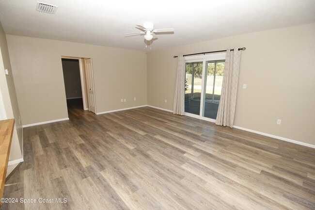 Photo - 473 Lisa Rd NE