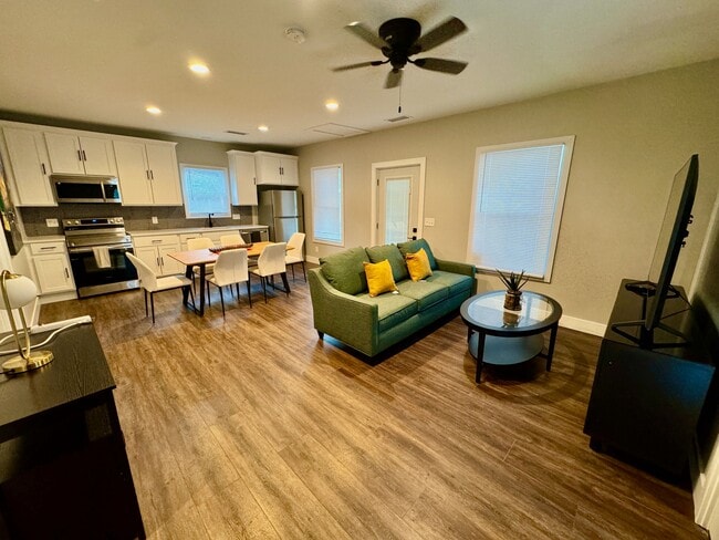 Photo - 2610 S Bryan St