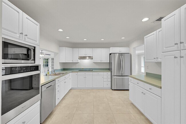 Photo - 211 SE 9th Ct