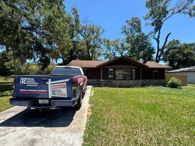 Building Photo - Ocala Park Estates / 2/2 ***Won't Last***
