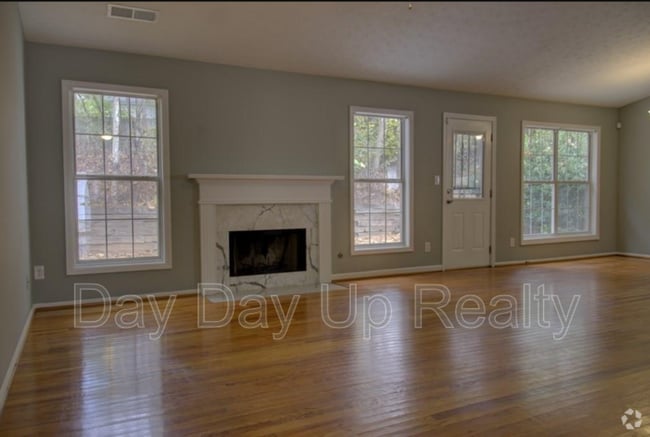 Building Photo - 3225 Ennfield Ln NW Rental