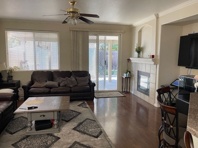 Building Photo - 5633 Ridgepoint Dr