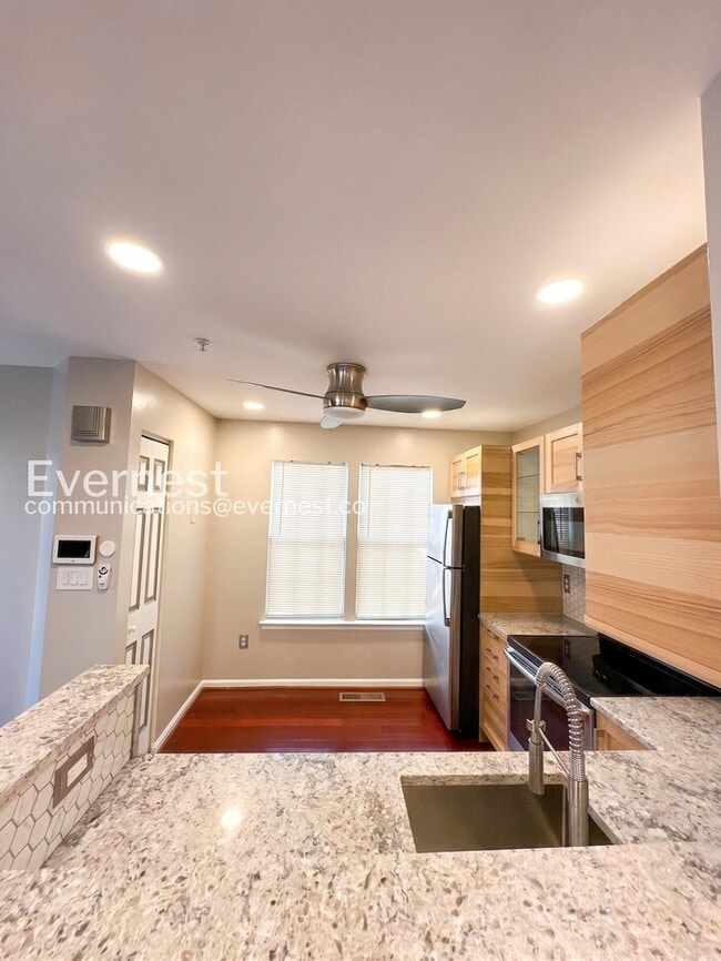 Photo - 2 Bed/1.5 Bath Townhome with Garage / Vouchers Accepted / Available Now!