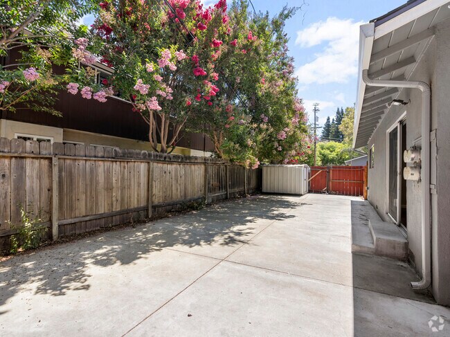 Photo - 2010 San Ramon Apartments