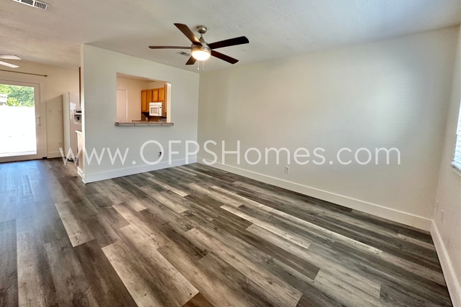 Building Photo - 2/1 Destin Townhome - $1,600! AVAILABLE NOW!