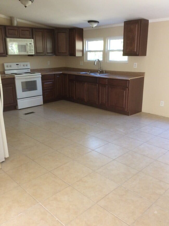 Photo - Large 4 Bedroom 2 bath DWMH