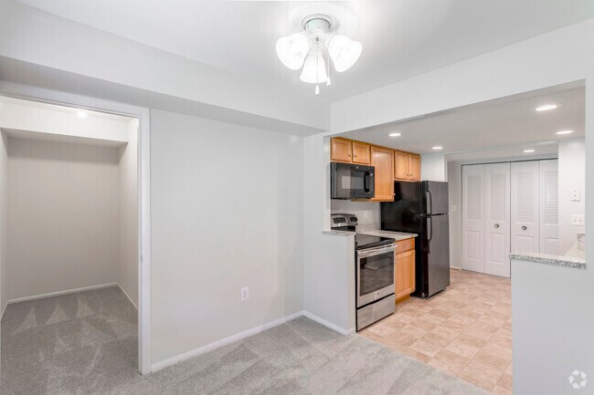 1 BR, 1 BA - 704 SF