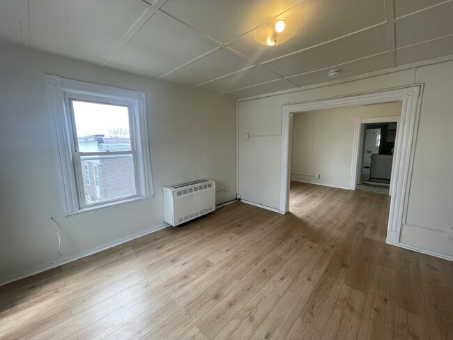 Photo - Clean & Updated 1BR Close to Downtown – $1200 Available Now Unidad 1